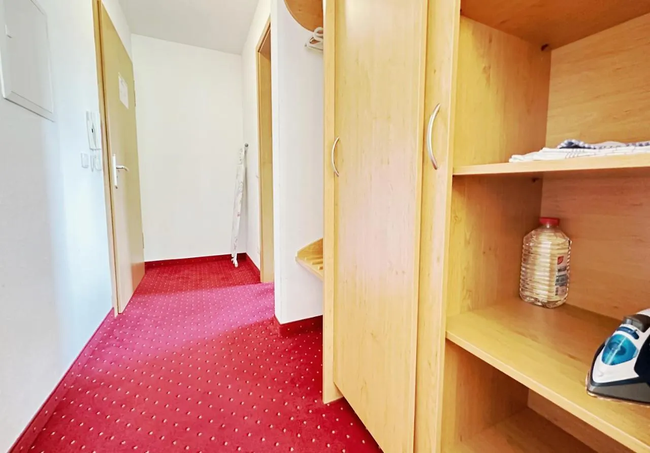 Fur 2 - Balkon - Kuche - Parken Apartment Hohenbrunn