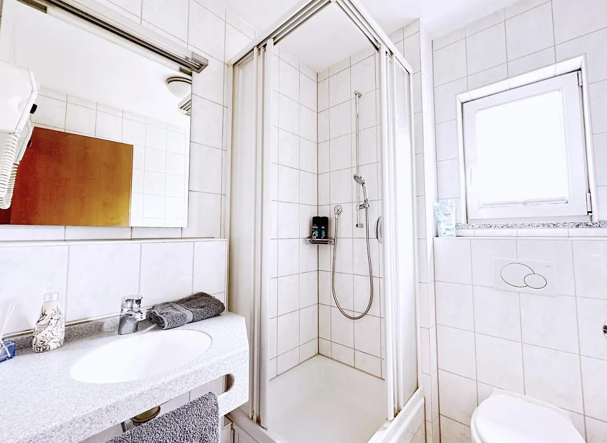 Fur 2 - Balkon - Kuche - Parken Apartment Hohenbrunn